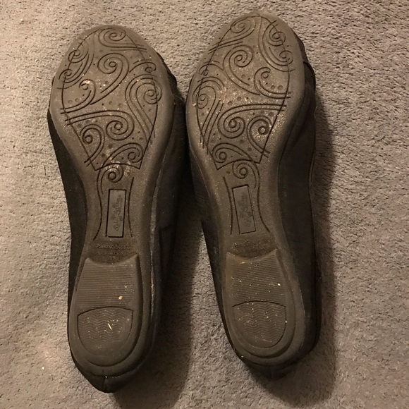 Flats - Picture 2 of 3